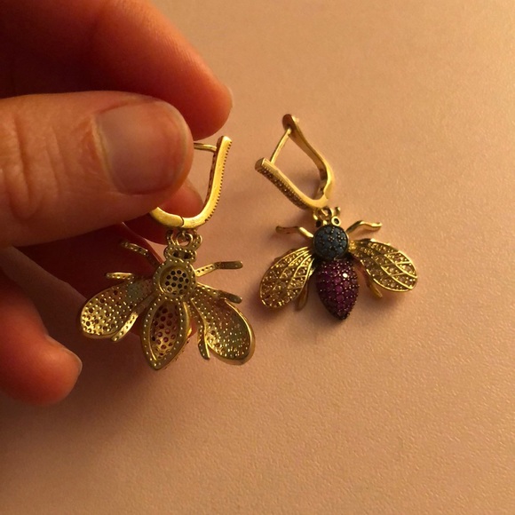 Bee Earings - Picture 3 of 3